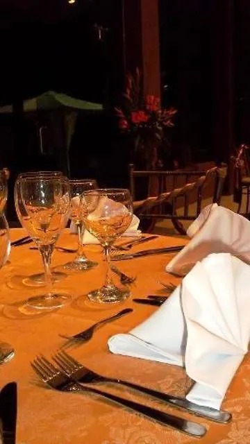 Hosteria Y Centro De Convenciones Baguanchi فندق